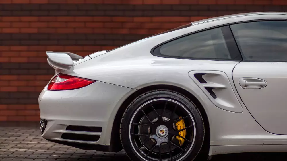 Porsche отзывает топовые модели 911 и 718 из-за возможного отваливания колёс