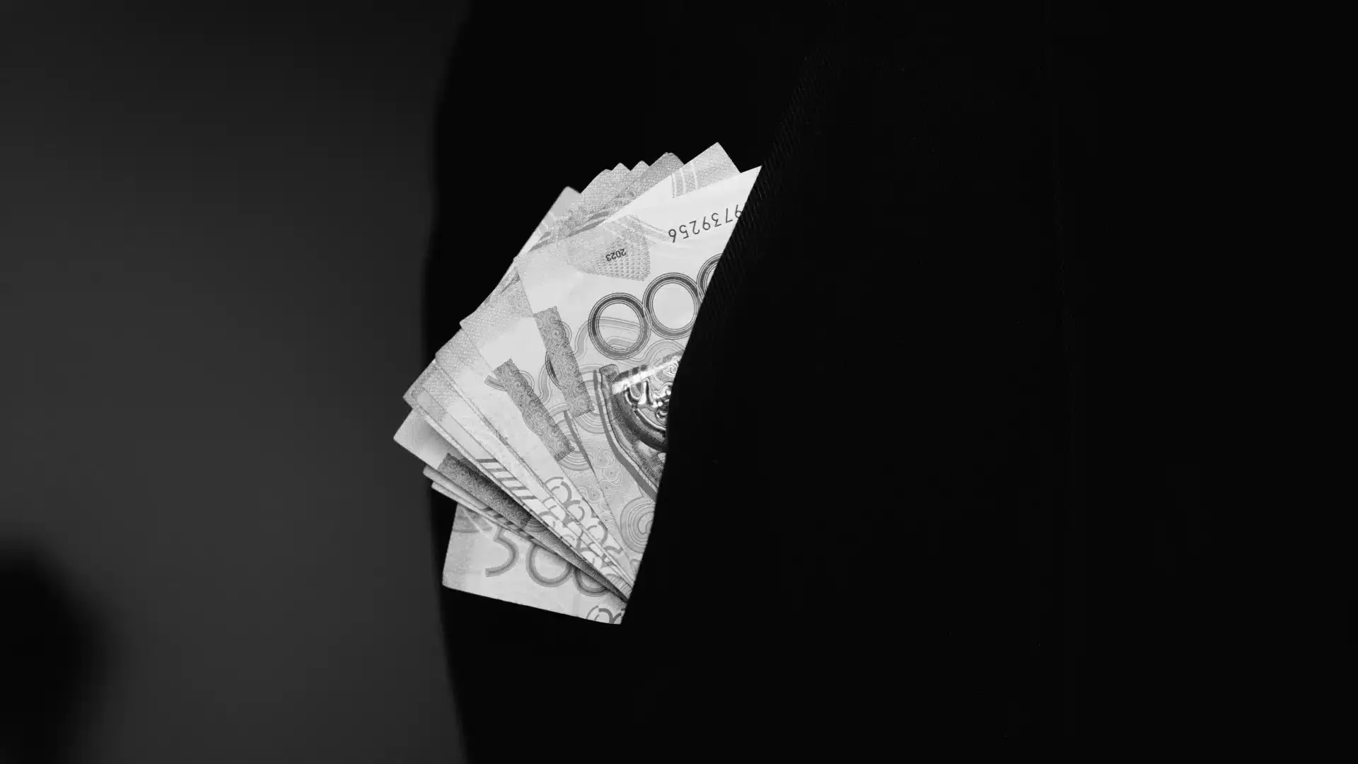 ІІМ қаза тапқан полицейлердің жесірлерінен артық төлемді өндірмеуді тапсырды