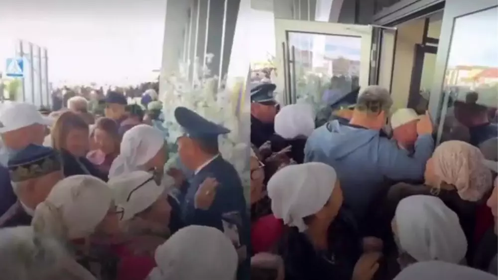 Толпа и давка на входе: открытие вокзала в Мангистау попало на видео