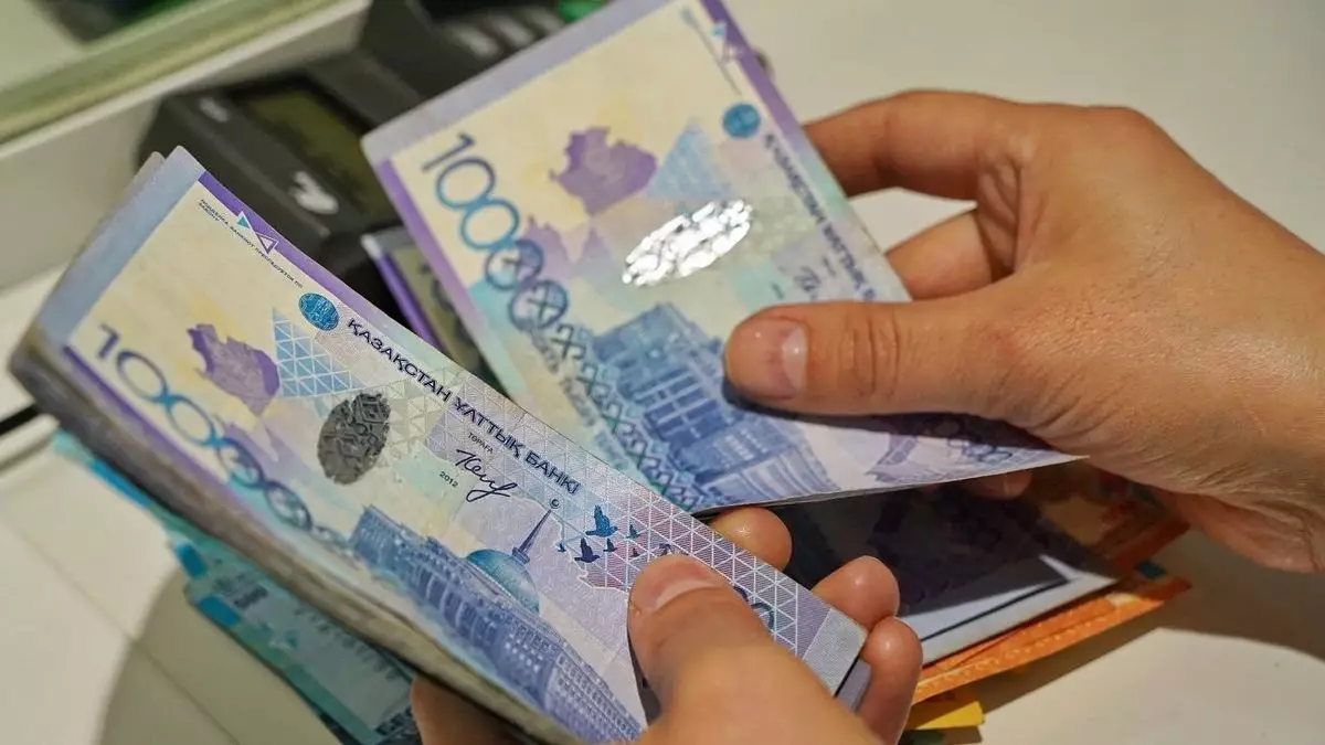 Қазақстандықтар зейнетақы жинақтарының шамамен 100 млрд теңгесін жеке басқаруға берді