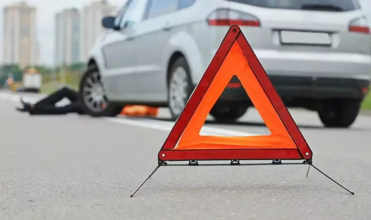 ⁠Жігіті сүймек болған: Петропавлда қыз көліктен секіріп кетті