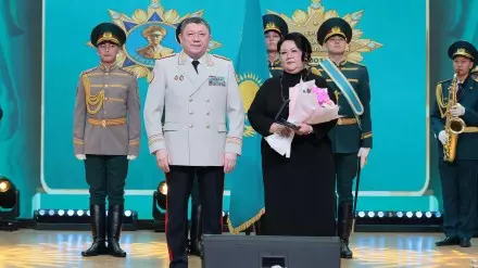 Ғазиз Байтасовтың ерлігін ұлықтаған алғашқы медаль әйеліне табысталды