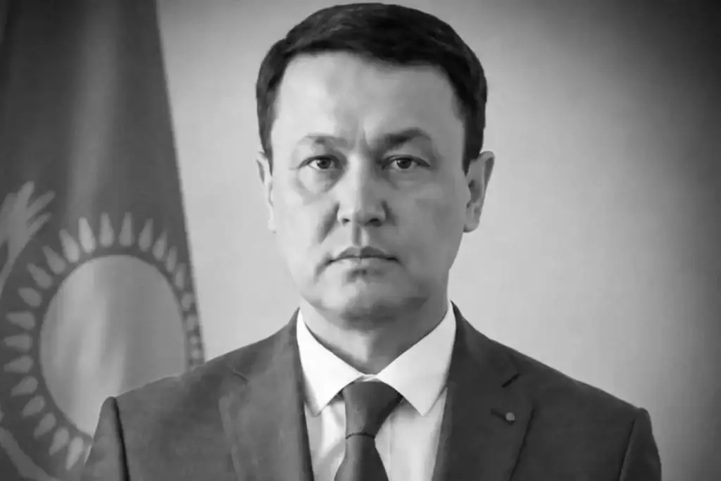 Атырауда шенеунік өз пәтерінен өлі күйінде табылды