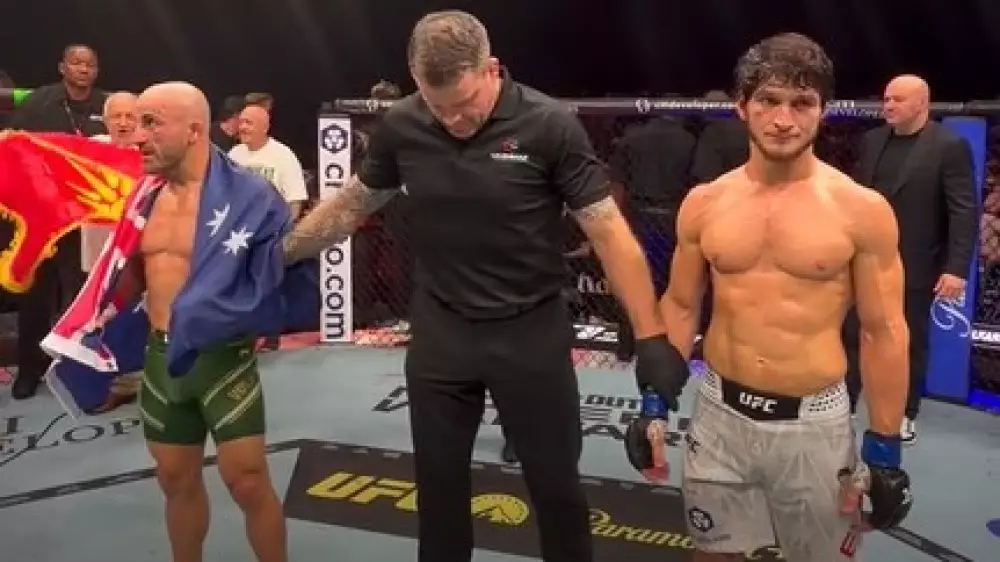 UFC в Абу-Даби: Волкановски нанес Евлоеву первое поражение