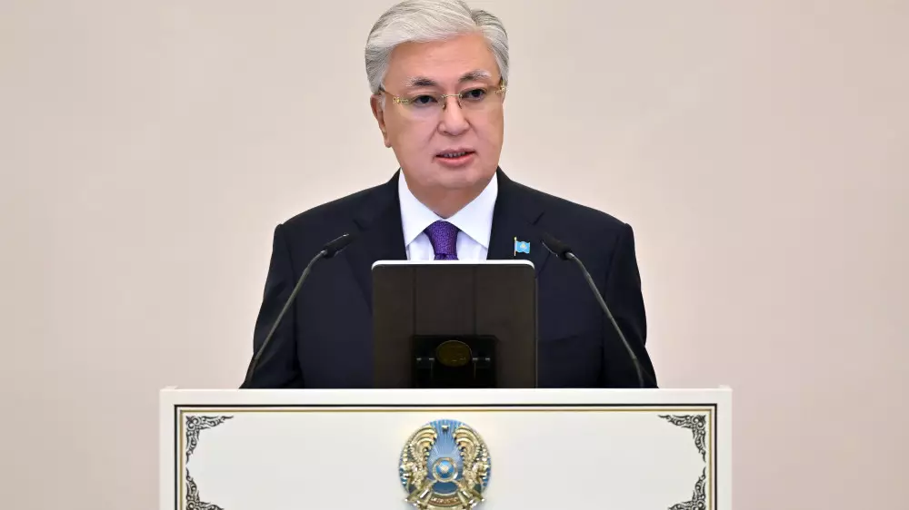 Токаев поздравил казахстанцев с Днем Республики