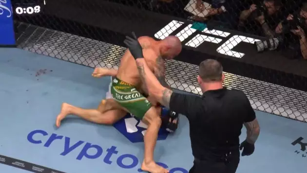 Волкановски нокаутировал Евлоева в главном бою UFC и установил рекорд