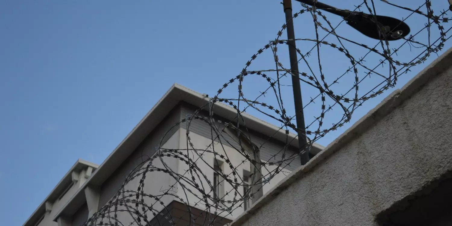 Атырау тергеу изоляторындағы оқиға: Полиция ресми мәлімдеме жасады