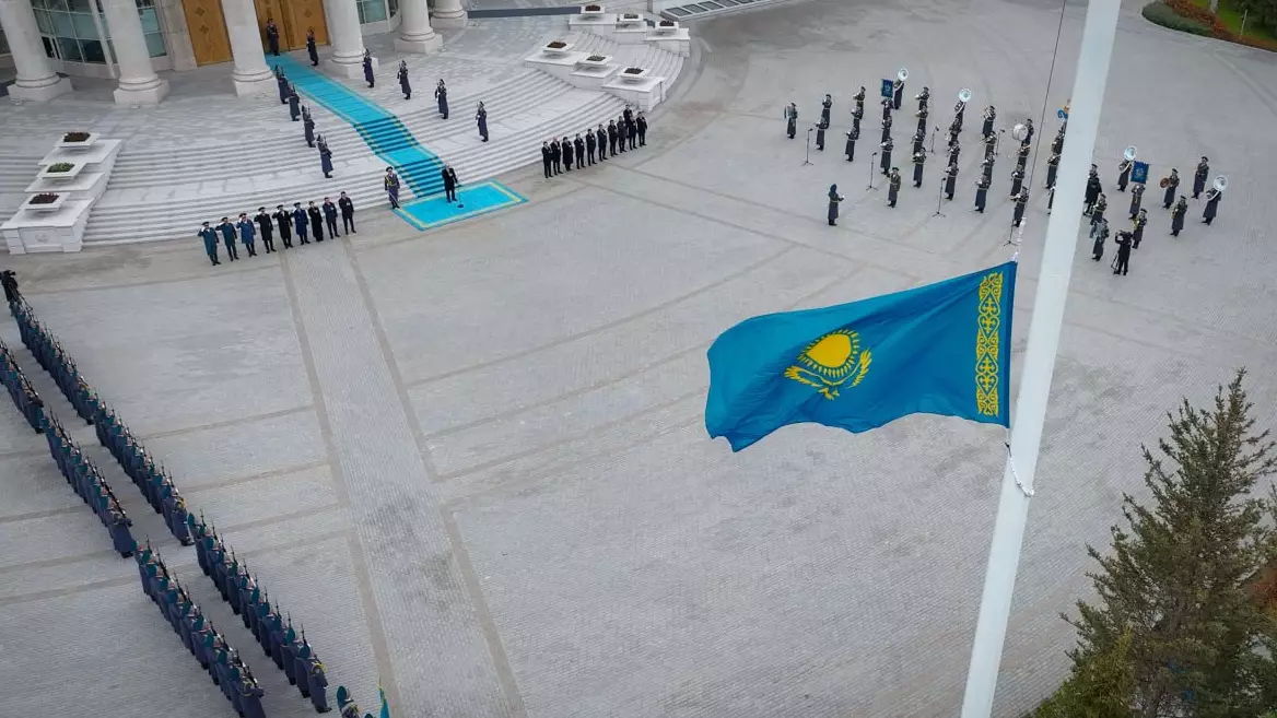 Президент Қасым-Жомарт Тоқаев Мемлекеттік ту көтеру рәсіміне қатысты