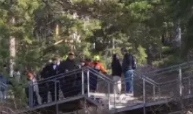 Бурабайда таудан түсіп келе жатқан ер адамға шұғыл көмек қажет болды