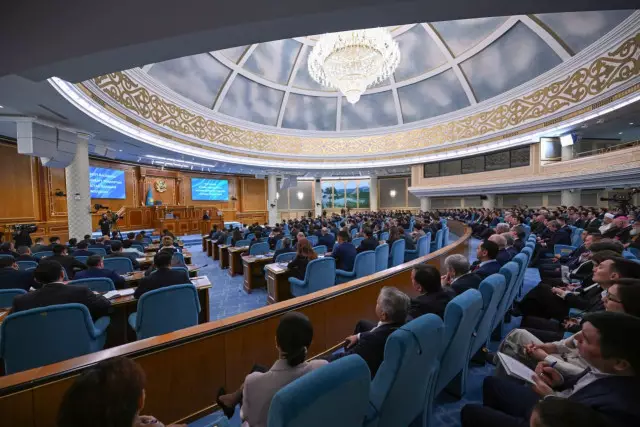 Қазақстанда жаңа теміржол ашылып, маңызды тас жол кеңейтіледі – Тоқаев