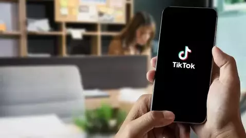 TikTok-та қазақстандықтарға 5 миллион теңгеге дейінгі қарызды кешіруге уәде беріп жатыр