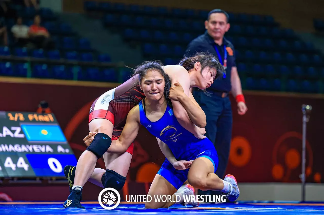 Балуан Алтын Шагаева әлем чемпионатының жартылай финалына шықты