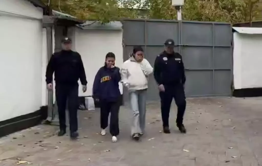 Шымкентте тікелей эфирде 3 қыз балағат сөз айтты: оларға қандай жаза тағайындалды