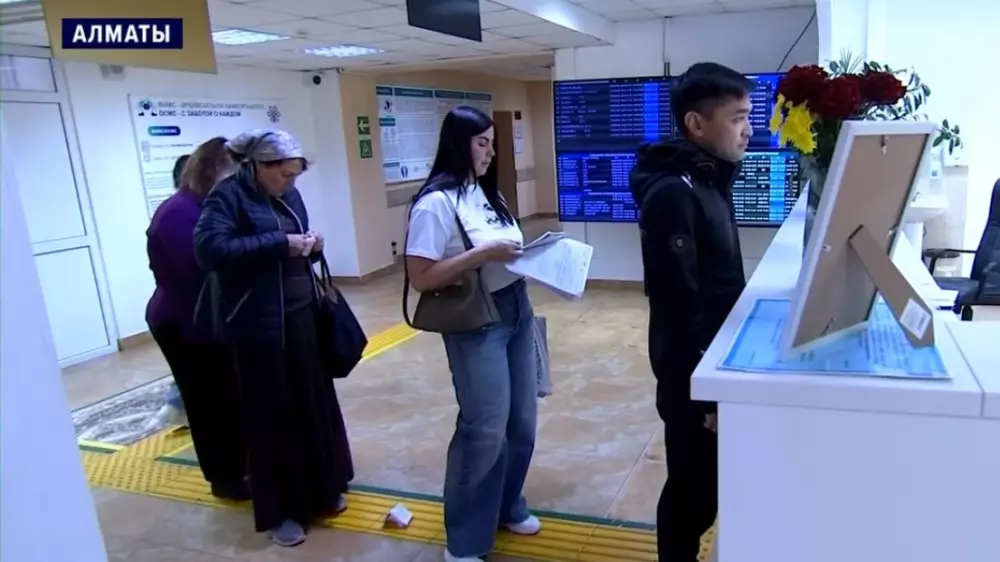 Денсаулық сақтау министрлігі Алматыда дәрігерге қаралу кезегін реттеуді талап етті