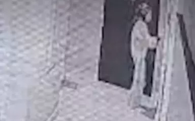 Алматыда қабырғаға жазу жазған бойжеткен бес тәулікке қамалды