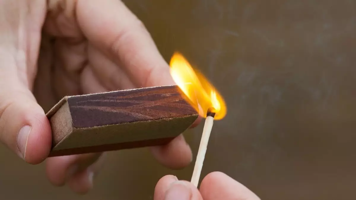 Семейде облыстық сот алдында ер адам өзін өртеп, көз жұмды